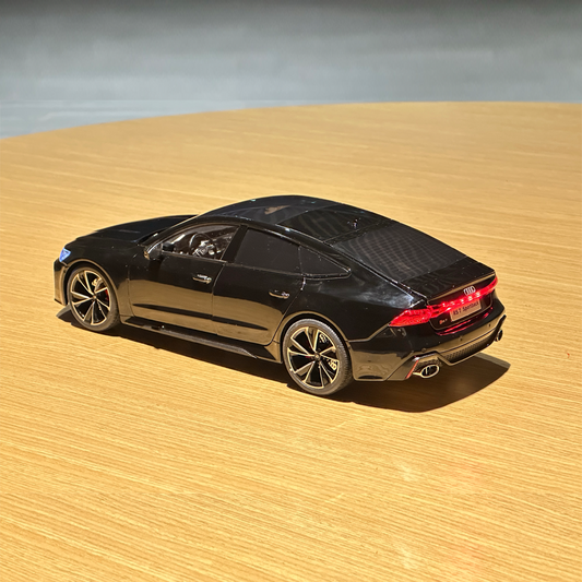 1:18スケール アウディ RS7 ダイキャストモデルカー ライセンス取得済み - リモートキー&充電式ライト&サウンド(スタティックモード)