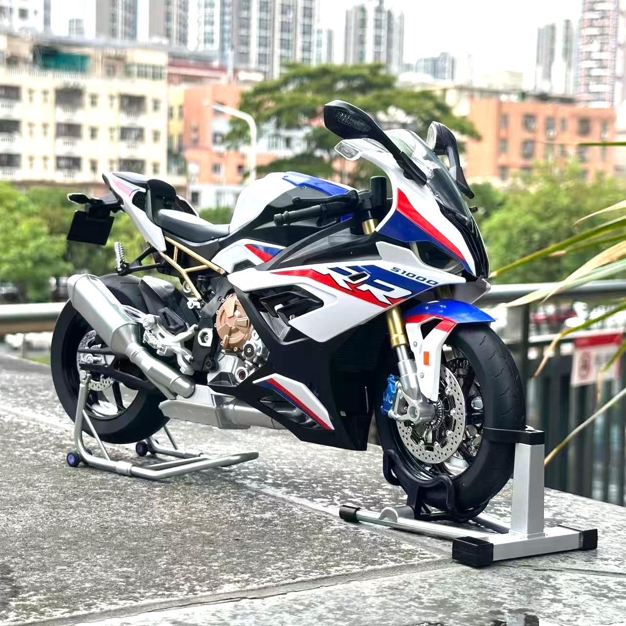 BMW Officially Licensed 1/6 S1000RR Motorcycle Static Display Model – Lights, Sound & Smoke Display Bike