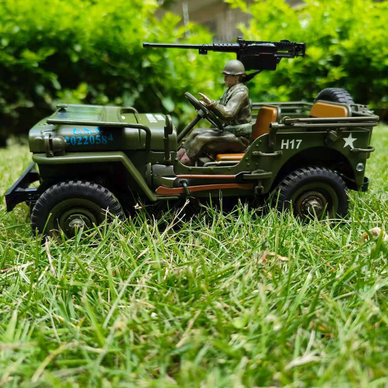 Luxingzhe 1/16 Scale Full Metal Willys Jeep RC Car – 4WD, LED Lights, Alloy Frame, Soldier & Gun