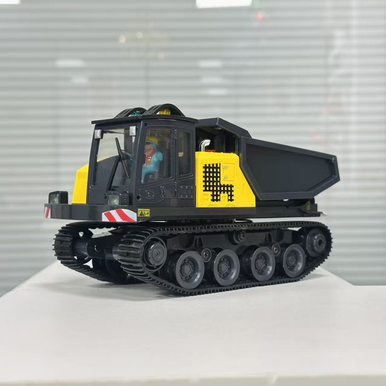 YiGong T14R Panther 1/50 RTR Electric RC Crawler Dump Truck – Metal Parts, LED Lights, 360° Rotation